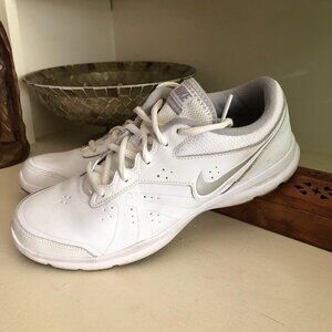 Women's Nike Core Motion TR 2 Size 9.5 White Athletic Sneakers